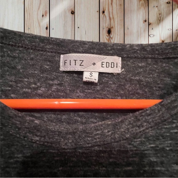 Fitz+ Eddi Gray T-shirt. Size S - Picture 3 of 6